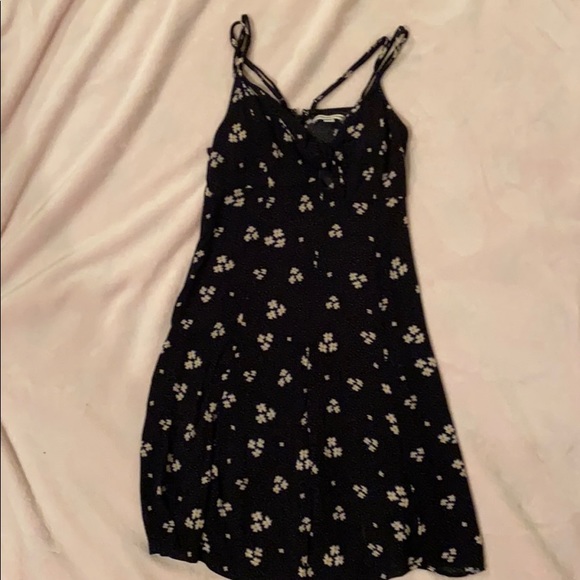 Spaghetti strap keyhole dress - Picture 2 of 3